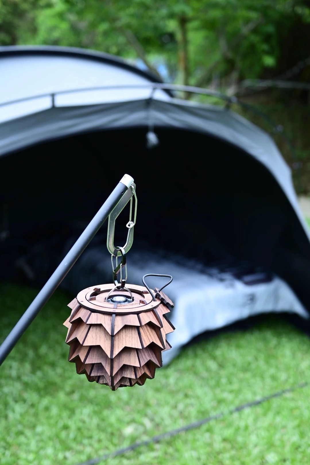 غطاء مصباح مخروطي من خشب الصنو - مراجعة Outdoor Lighting Black وسعره